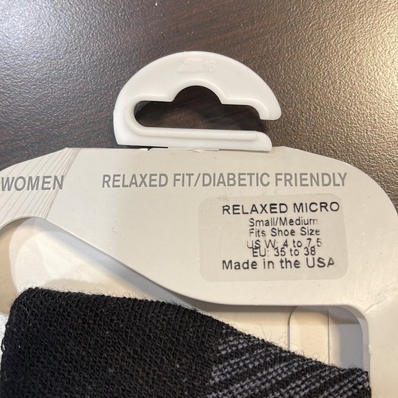 Sockwell Relaxed fit micro diabetic friendly merino wool ankle socks in black - Picture 3 of 6